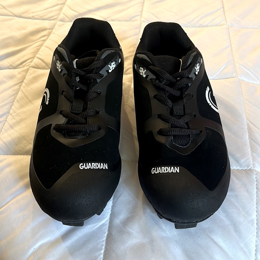 New - never worn! Guardian softball/baseball cleats